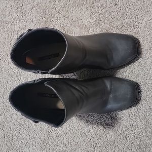 Forever 21 heeled zip up bootie size 8.5 brown/grey